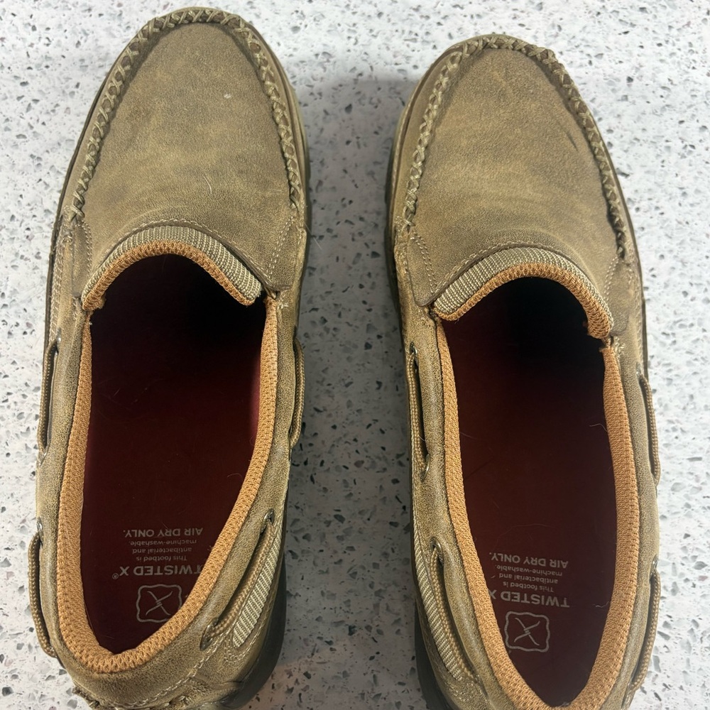 Twisted X slip on